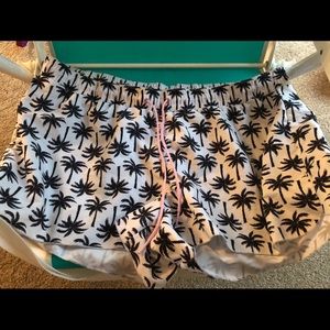 Old Navy palm tree shorts  🌴